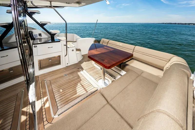 Slide: The Image of Sea Ray 510 Fly 2015 - 10