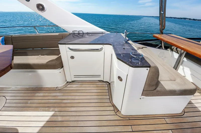 Slide: The Image of Sea Ray 510 Fly 2015 - 15