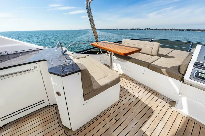 Slide: The Image of Sea Ray 510 Fly 2015 - 16