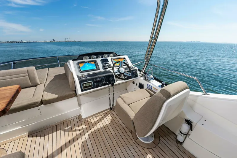 Slide: The Image of Sea Ray 510 Fly 2015 - 17