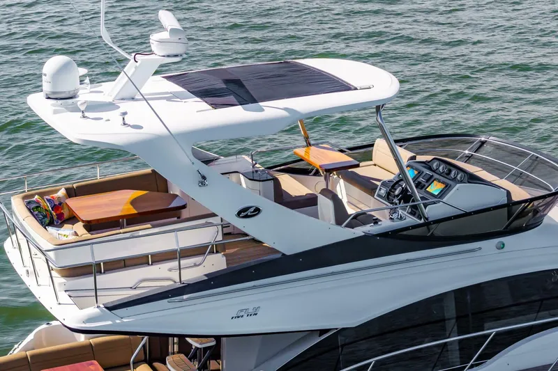 Slide: The Image of Sea Ray 510 Fly 2015 - 2