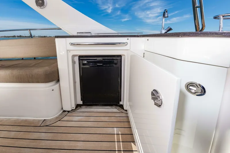 Slide: The Image of Sea Ray 510 Fly 2015 - 21