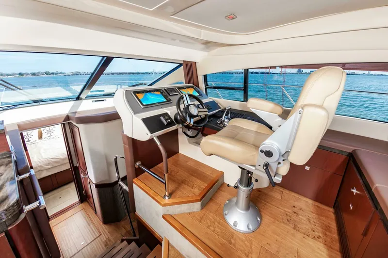 Slide: The Image of Sea Ray 510 Fly 2015 - 26