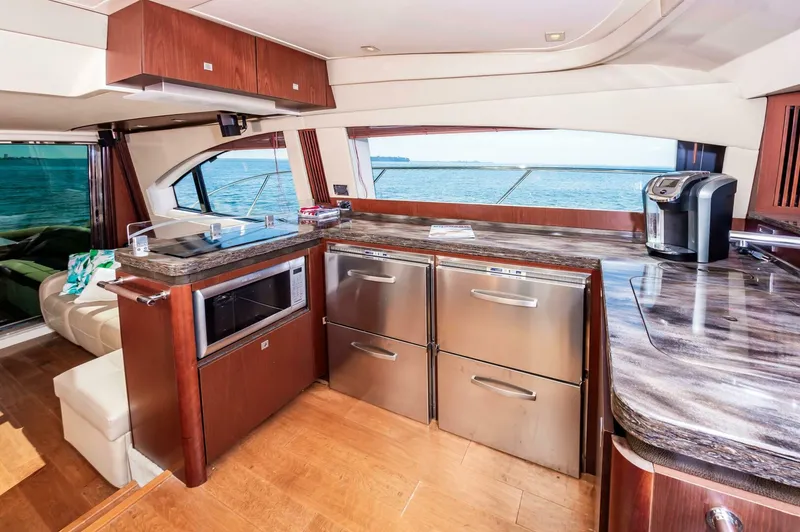 Slide: The Image of Sea Ray 510 Fly 2015 - 32