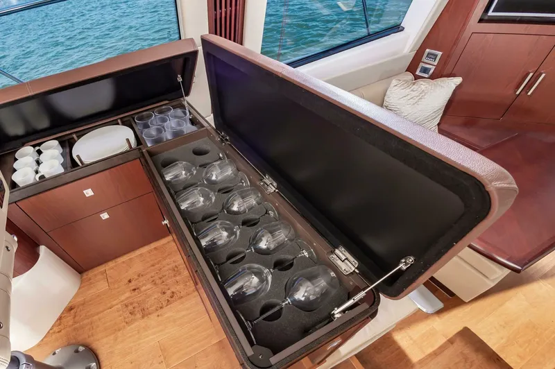 Slide: The Image of Sea Ray 510 Fly 2015 - 33