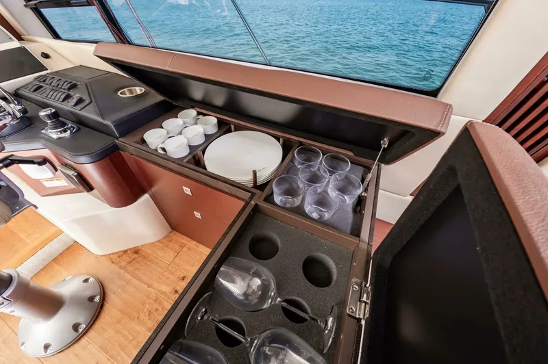 Slide: The Image of Sea Ray 510 Fly 2015 - 34