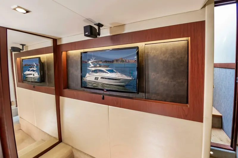 Slide: The Image of Sea Ray 510 Fly 2015 - 38