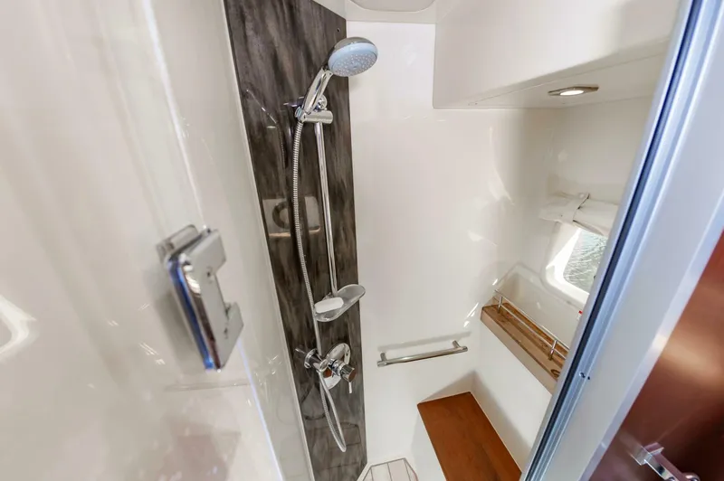 Slide: The Image of Sea Ray 510 Fly 2015 - 44