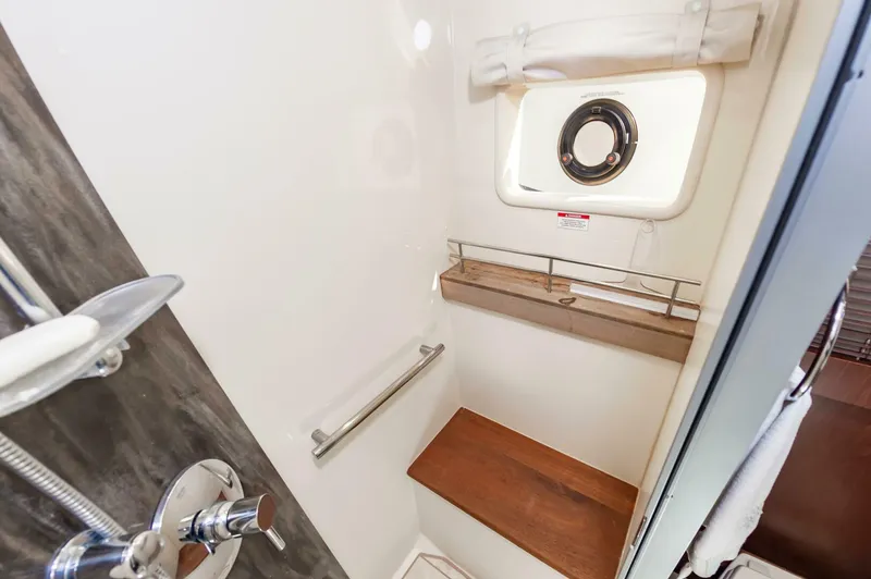 Slide: The Image of Sea Ray 510 Fly 2015 - 45