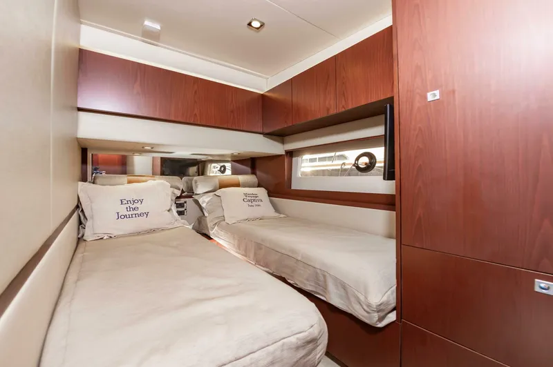 Slide: The Image of Sea Ray 510 Fly 2015 - 46