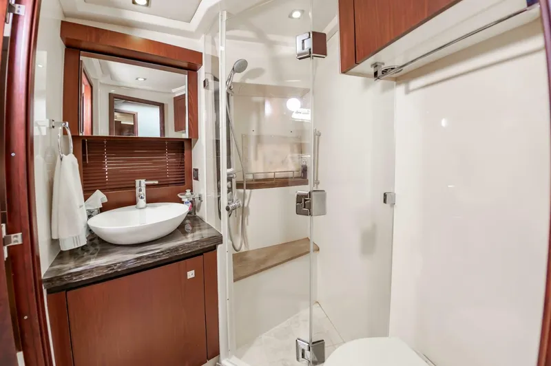 Slide: The Image of Sea Ray 510 Fly 2015 - 48