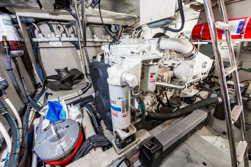 Slide: The Image of Sea Ray 510 Fly 2015 - 56