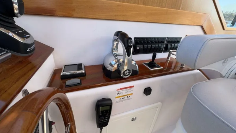 Slide: The Image of True North 34 Outboard Express 2022 - 7