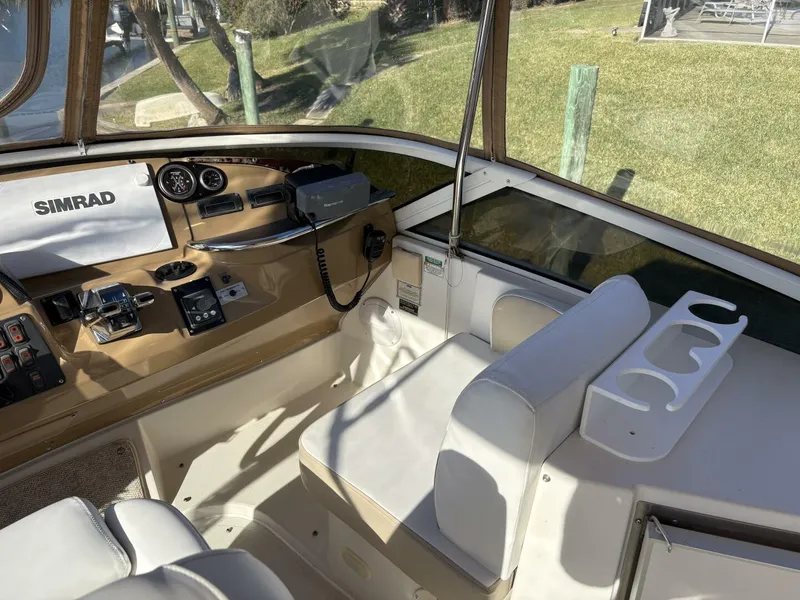 Slide: The Image of Carver Yachts 396 2005 - 10