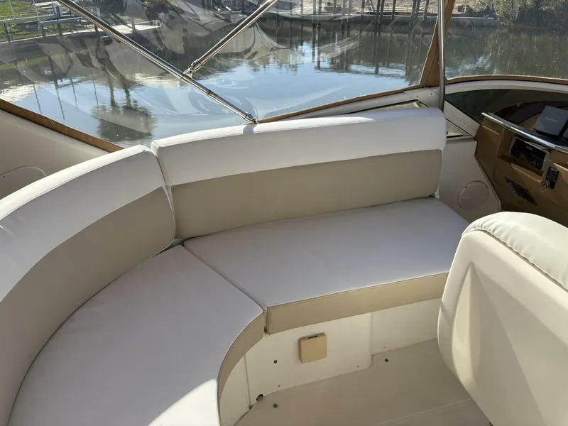Slide: The Image of Carver Yachts 396 2005 - 18