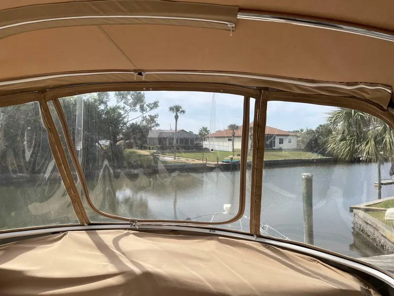 Slide: The Image of Carver Yachts 396 2005 - 22