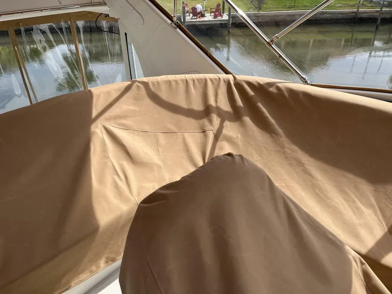 Slide: The Image of Carver Yachts 396 2005 - 24