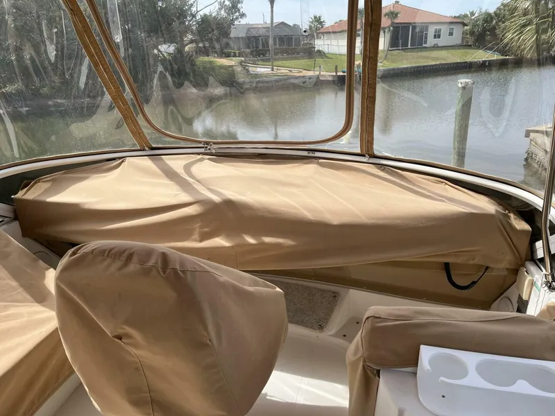 Slide: The Image of Carver Yachts 396 2005 - 25
