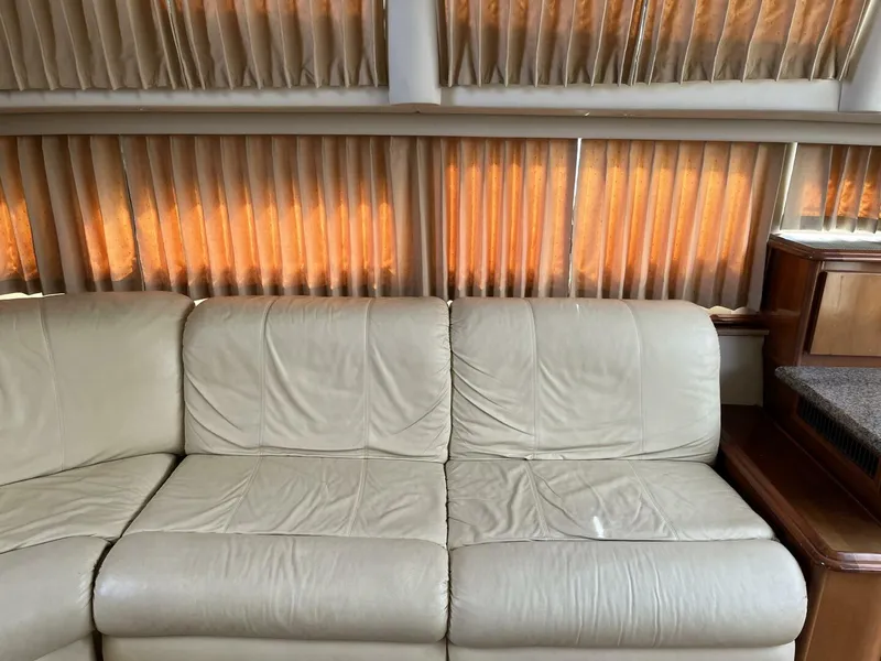 Slide: The Image of Carver Yachts 396 2005 - 31