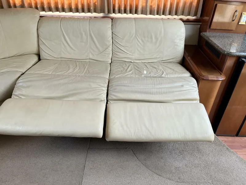 Slide: The Image of Carver Yachts 396 2005 - 33