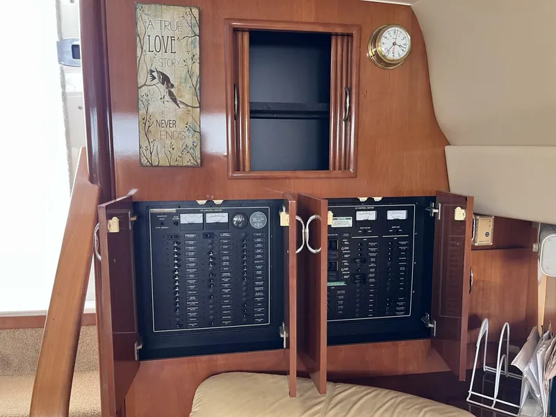 Slide: The Image of Carver Yachts 396 2005 - 37