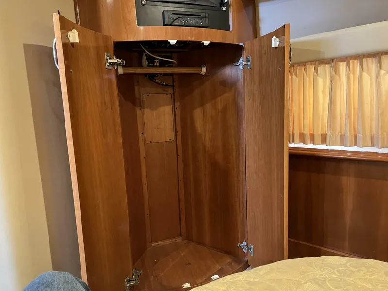 Slide: The Image of Carver Yachts 396 2005 - 46