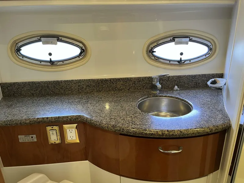 Slide: The Image of Carver Yachts 396 2005 - 47