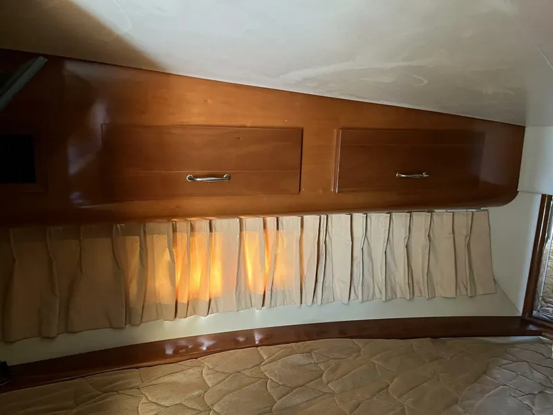 Slide: The Image of Carver Yachts 396 2005 - 51