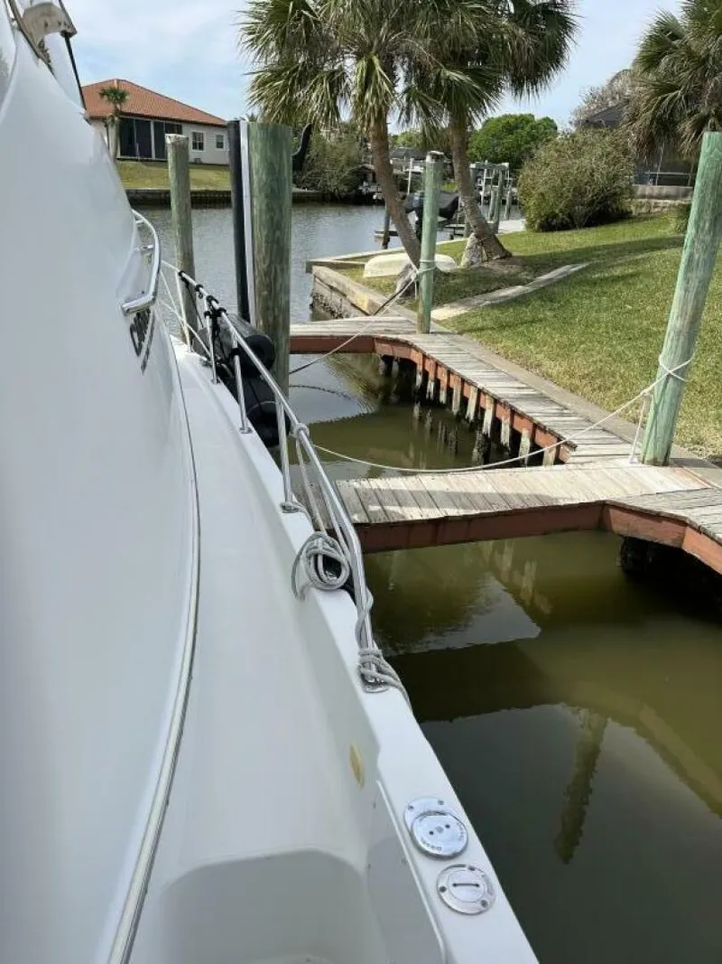 Slide: The Image of Carver Yachts 396 2005 - 55