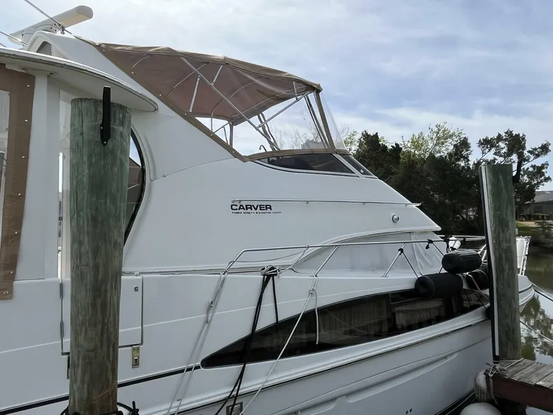 Slide: The Image of Carver Yachts 396 2005 - 68