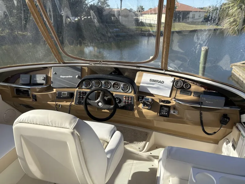 Slide: The Image of Carver Yachts 396 2005 - 8