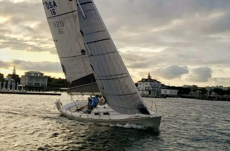 The Image of e Sailing e Sailing Yachts e33 2009 - 0