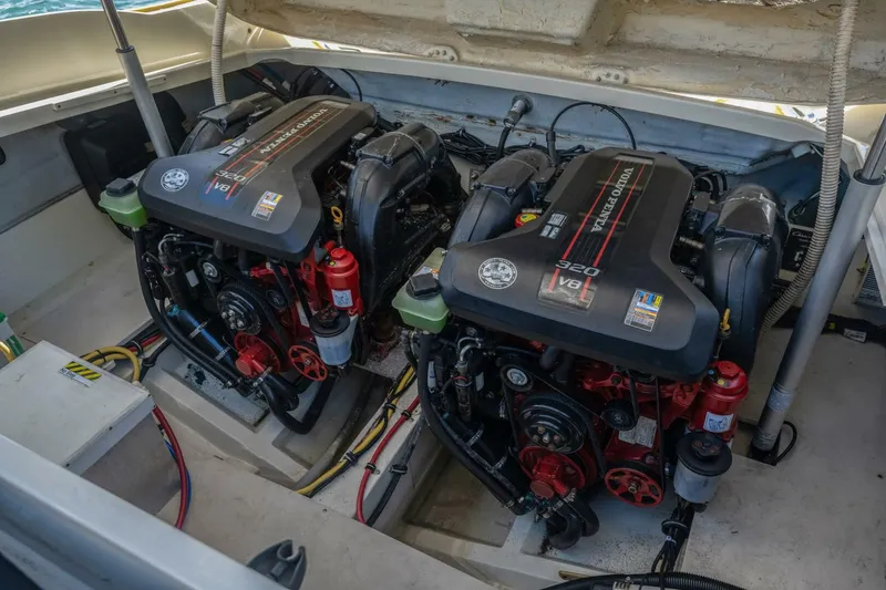 Slide: The Image of Chris-Craft Launch 32 2013 - 33