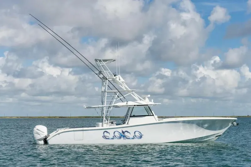 The Image of Yellowfin 42 Center Console 2019 - 0