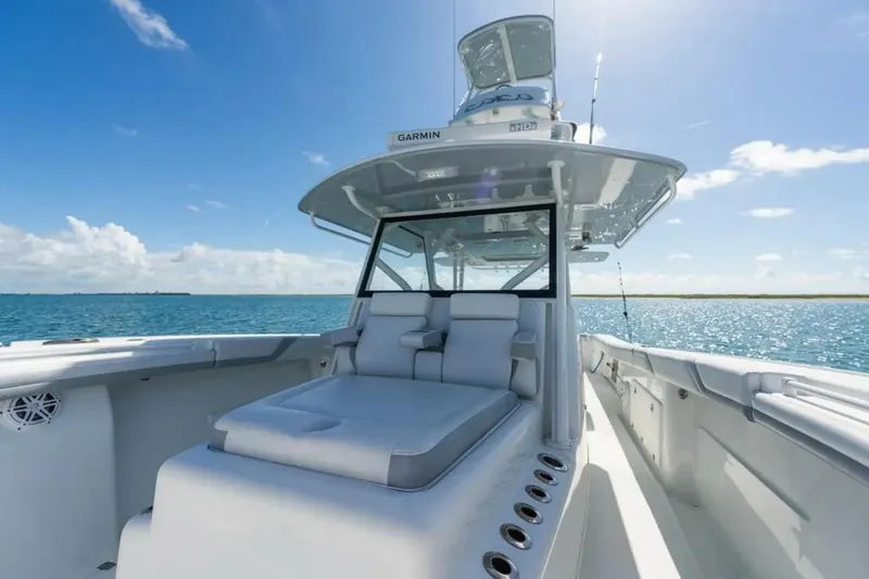 Slide: The Image of Yellowfin 42 Center Console 2019 - 10