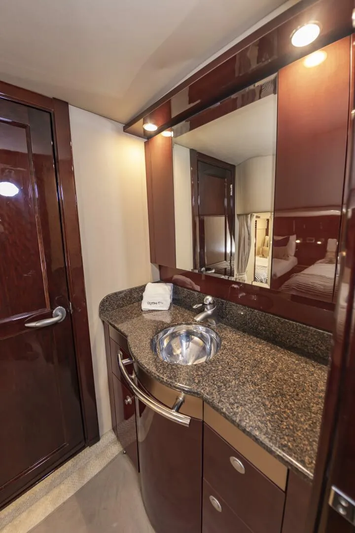 Slide: The Image of Sea Ray 48 Sundancer 2007 - 30