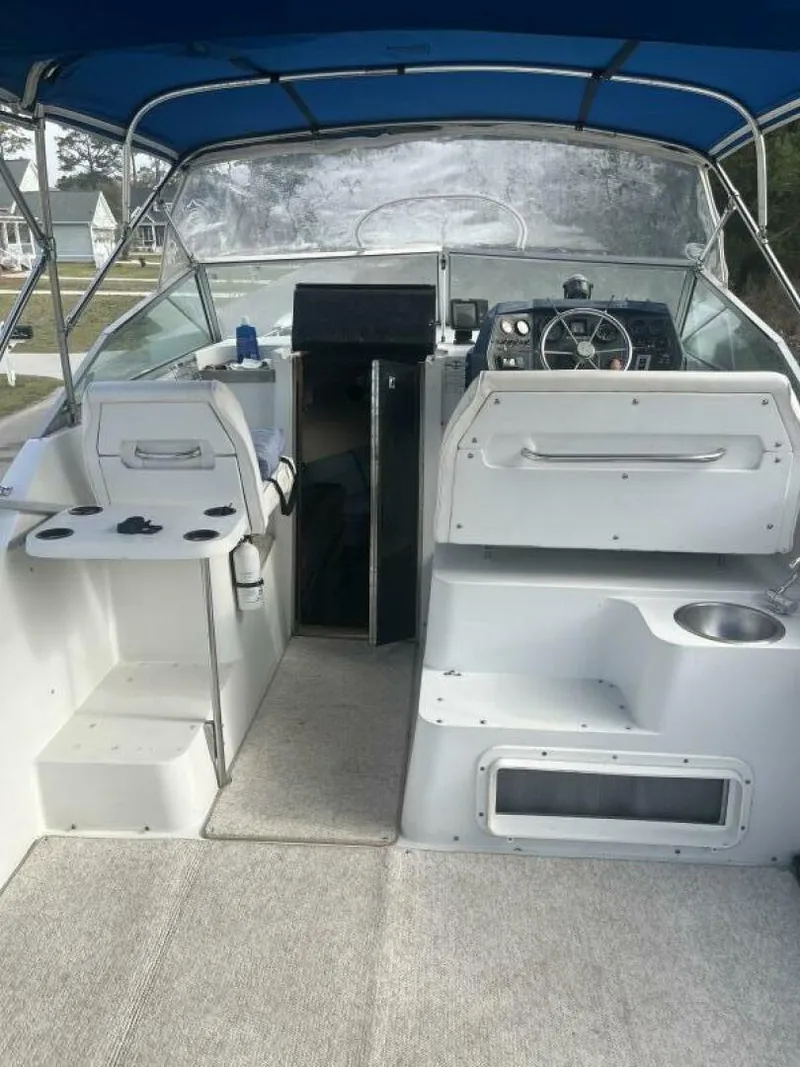 Slide: The Image of Carver Yachts 2557 Montego 1989 - 17