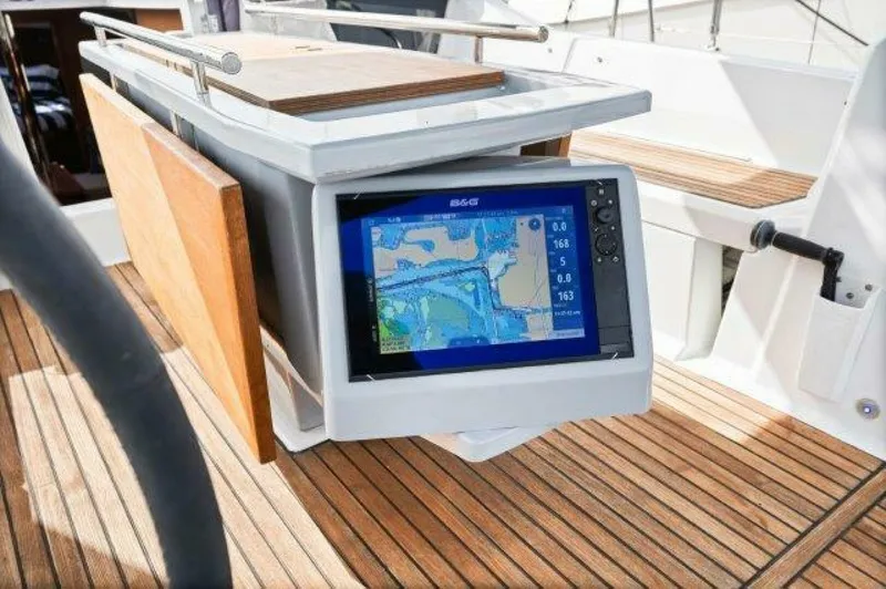 Slide: The Image of Beneteau 41.1 2018 - 11