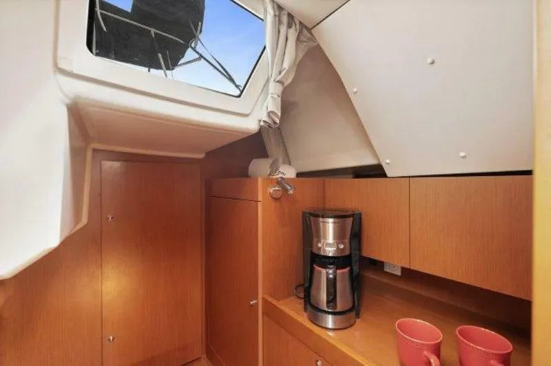 Slide: The Image of Beneteau 41.1 2018 - 48