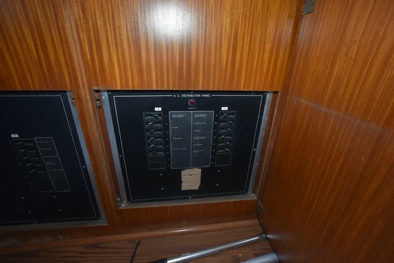 Slide: The Image of Hatteras 48 Convertible 1988 - 12