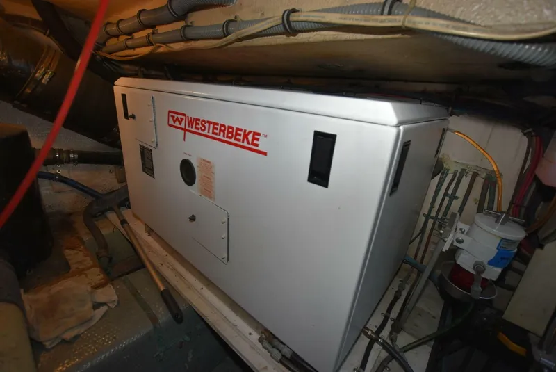 Slide: The Image of Hatteras 48 Convertible 1988 - 15