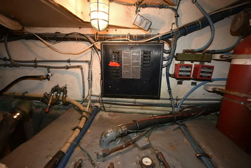 Slide: The Image of Hatteras 48 Convertible 1988 - 19