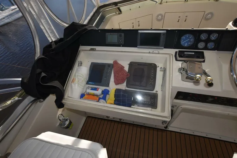 Slide: The Image of Hatteras 48 Convertible 1988 - 20