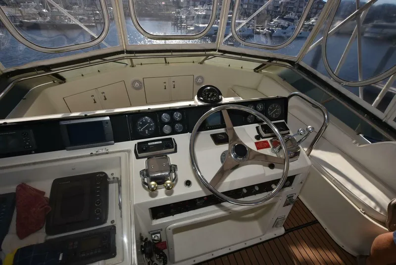 Slide: The Image of Hatteras 48 Convertible 1988 - 21
