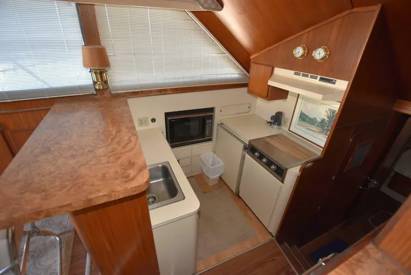 Slide: The Image of Hatteras 48 Convertible 1988 - 3