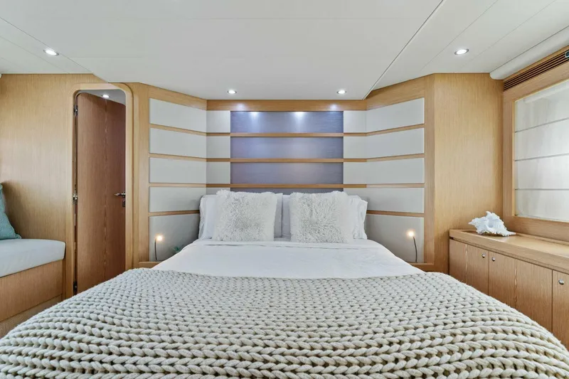 Slide: The Image of Ferretti 620 2013 - 21