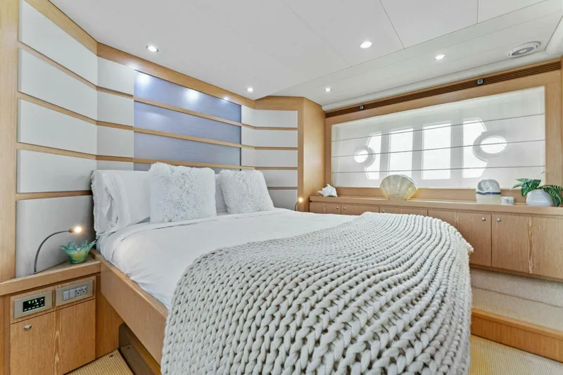 Slide: The Image of Ferretti 620 2013 - 22