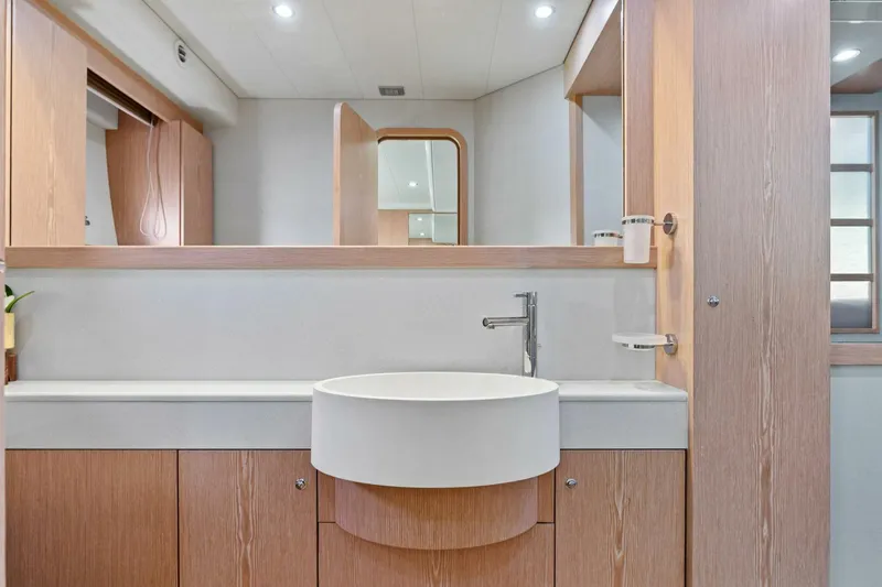 Slide: The Image of Ferretti 620 2013 - 26