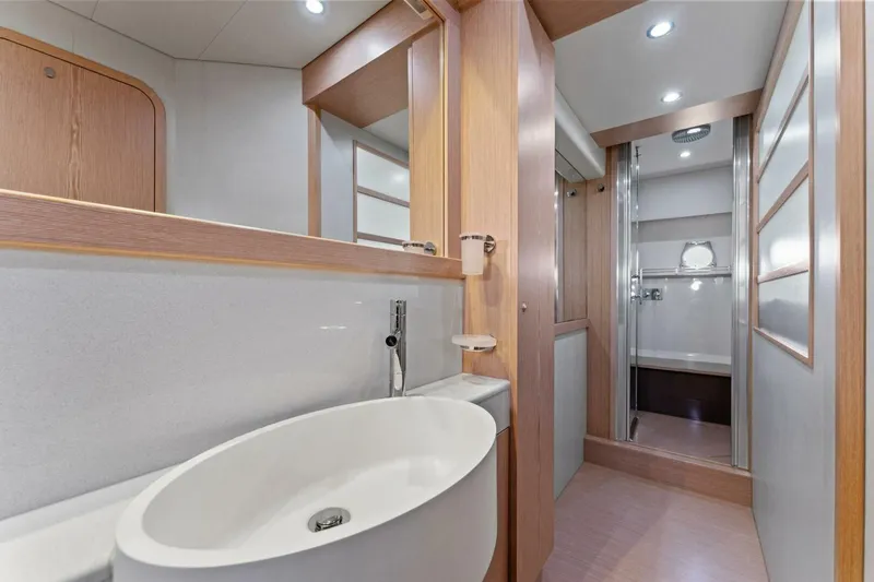 Slide: The Image of Ferretti 620 2013 - 27