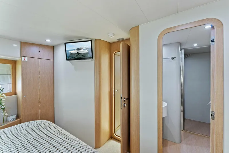 Slide: The Image of Ferretti 620 2013 - 32